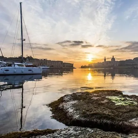 Apartment Stylish 1br With Terrace In Wifi And Ac Gzira